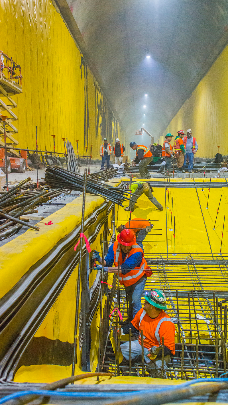 Illustration for article titled A Colossal Yellow Cave Taking Shape Beneath Manhattan